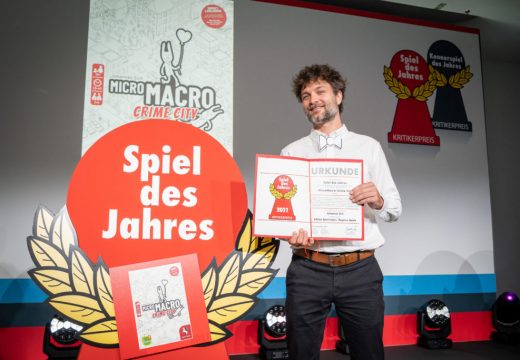 Cenu Spiel des Jahres 2021 získala hra MikroMakro: Město zločinu
